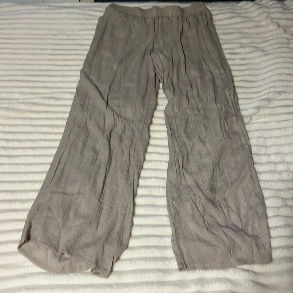 AN Studio size medium pants. Fully lined. Dressy or beachy. Very summery!